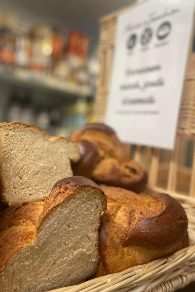 Brioche tressée artisanale au levain naturel en vente à la Ferme de Logonet, Sauzon, Belle-Île-en-Mer